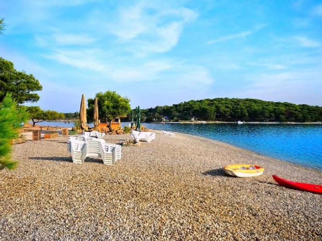 Beach House Ive With Jacuzzi, Pool, Playground And Bbq In An Olive Grove With A Beach, Pomer - Istria Exterior foto